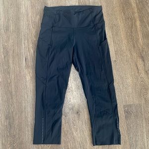 Lululemon 3/4 length leggings PERFECT CONDITION